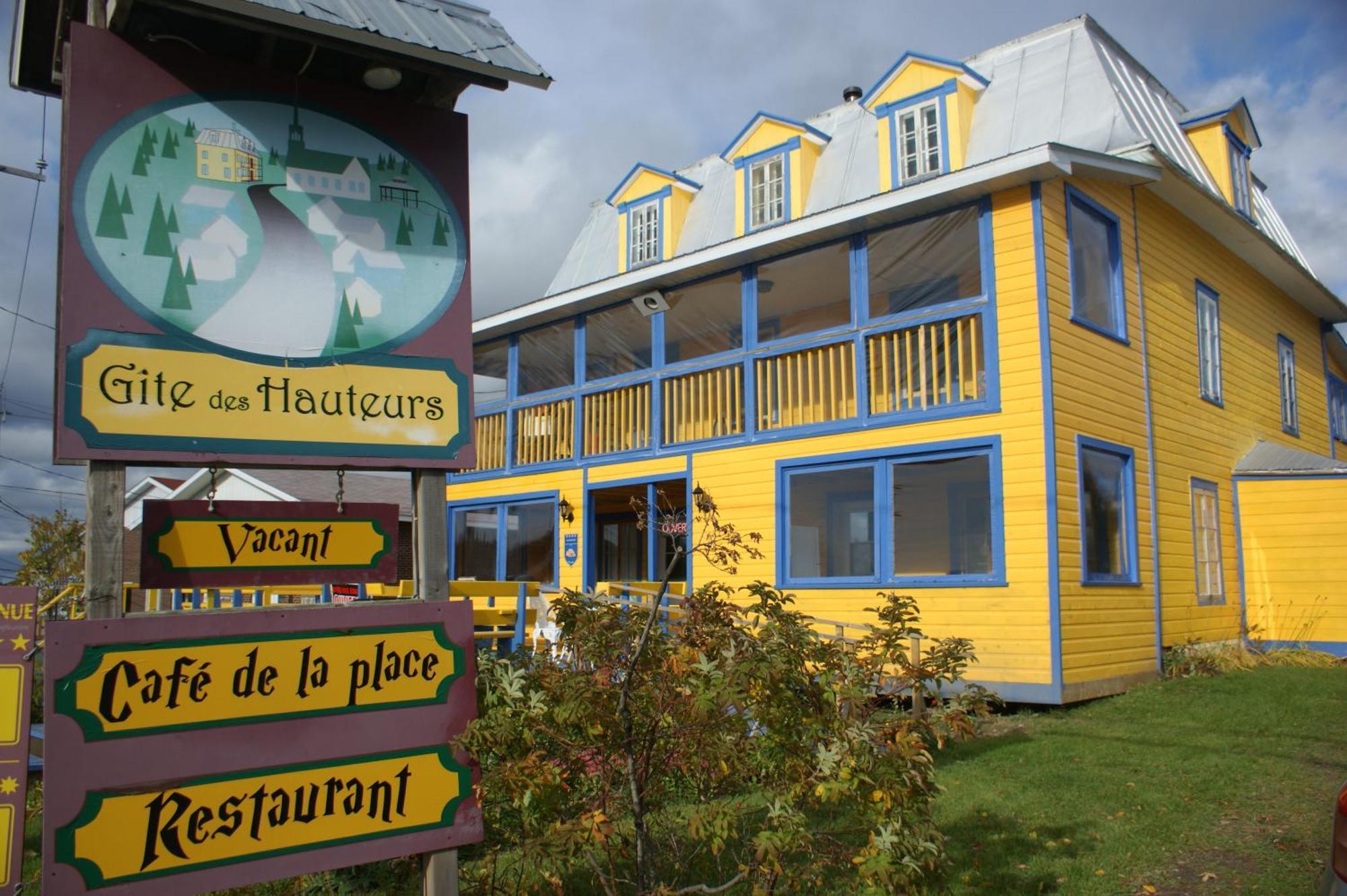 Gite Des Hauteurs Et Cafe De La Place Saint Zenon Eksteriør billede
